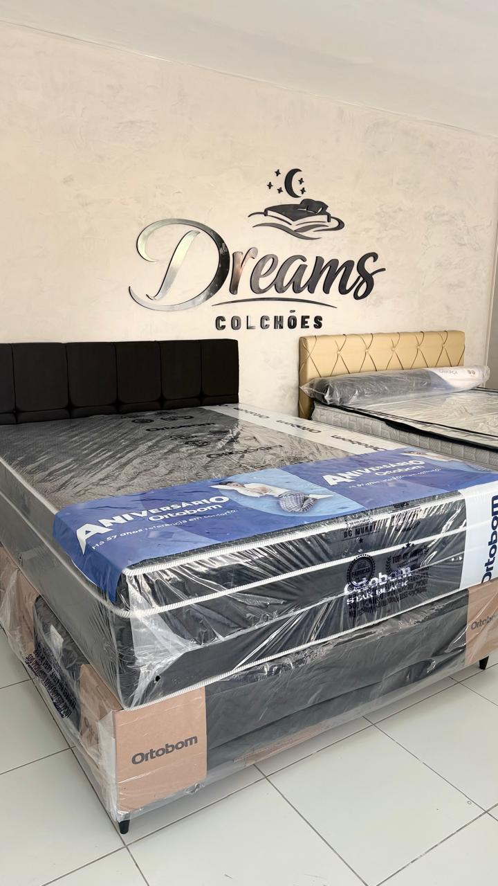 Conjunto box exposto na loja Dreams Colchões